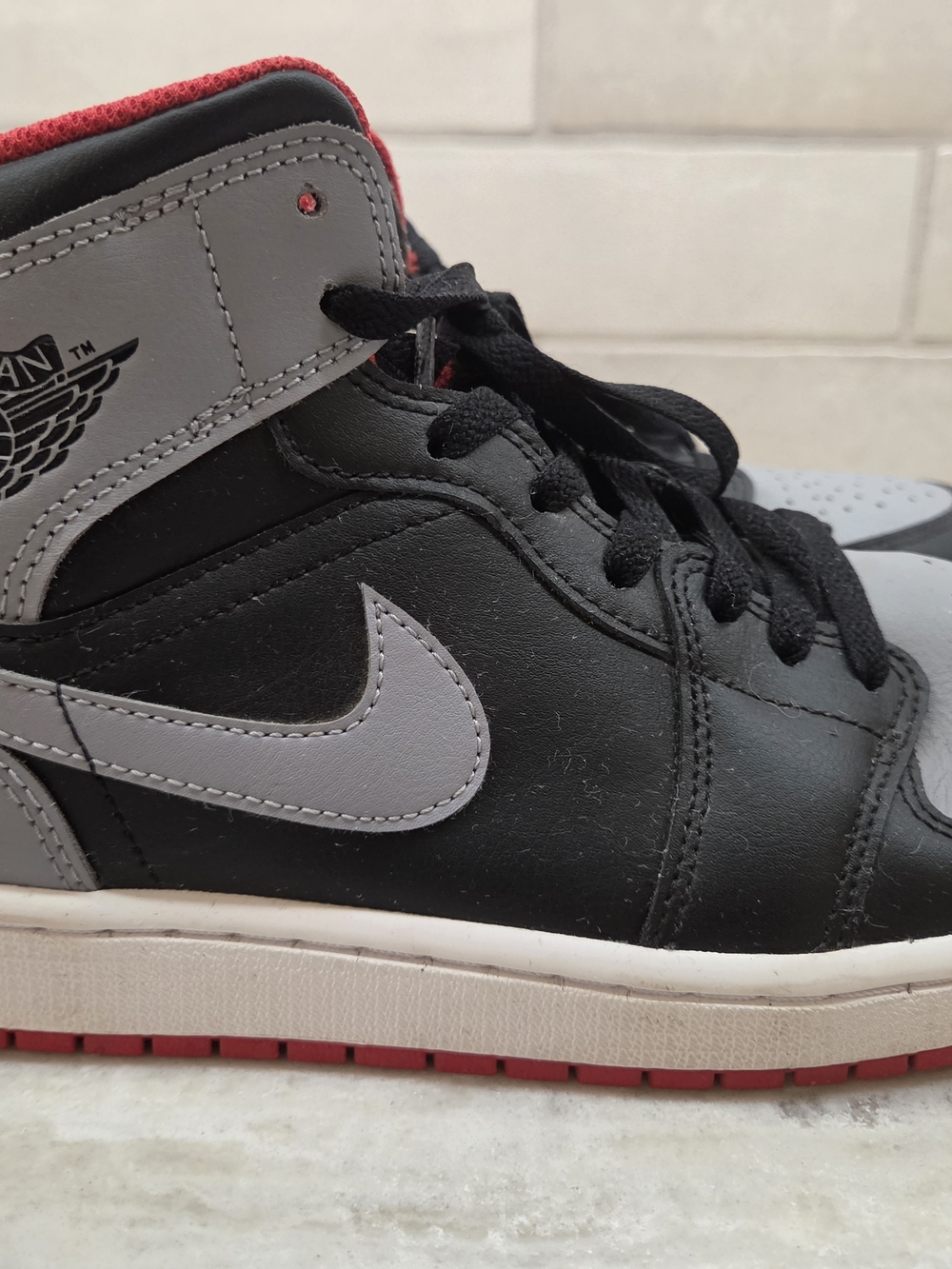 Nike Men’s High-Top Sneakers Black Gray Red - Picture 4 of 5
